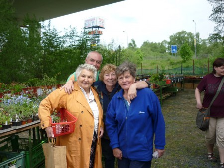 Vlevo Váňovi, pravo Karin s Martou